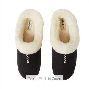 Dearfoams Ladies Slipper, Medium size 7-8.